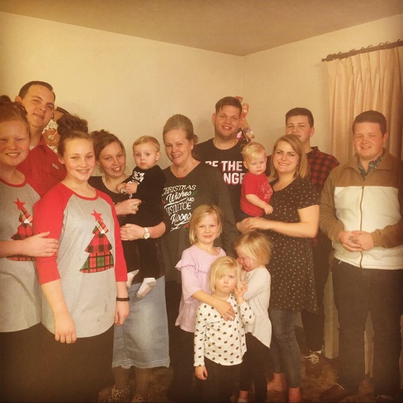 Meet your Posher, Stephanie😊 - Picture 6 of 8